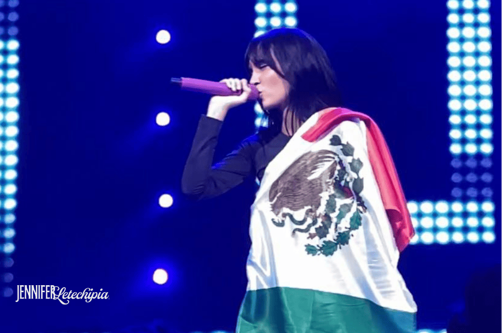 Aitana cuarto azul